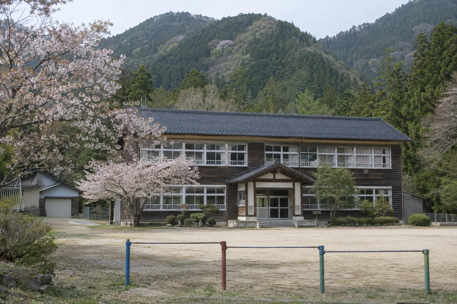 黄泉戸小学校の校舎の写真